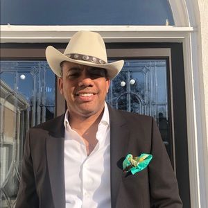 Meet your Posher, Pierre